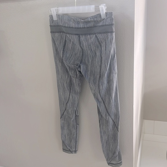 Lululemon inspire tight II mesh grey leggings size 6 - Picture 7 of 8